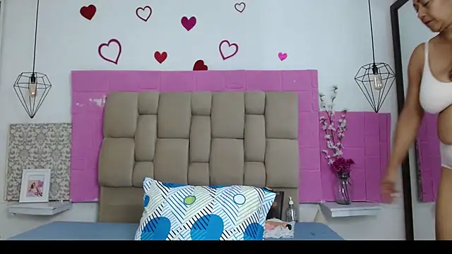 Damary Leon online show from December 1, 6:57 pm