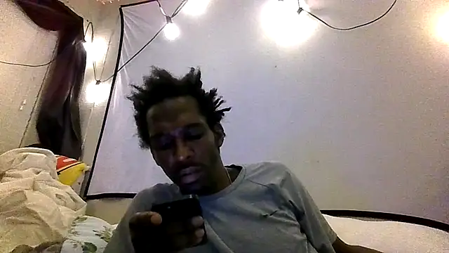 Snapshot of Triggerhappycj100 chatting on May 6, 6:52 am Triggerhappycj100 online show from May 6, 6:52 am