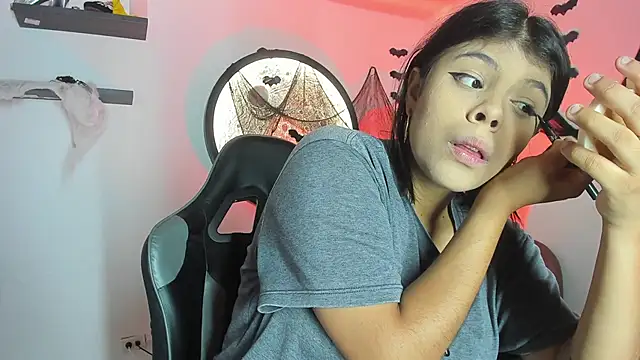 Aleja-02 online show from October 25, 9:20 pm