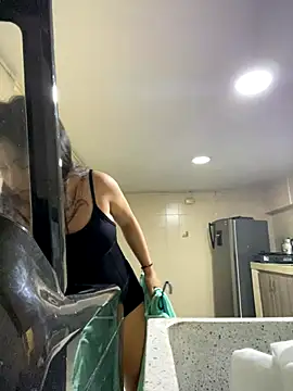 Snapshot of Valleriie_ chatting on September 21, 9:16 pm Valleriie online show from September 21, 9:16 pm