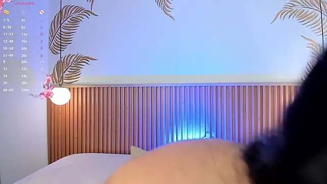 Snapshot of Valleriie_ chatting on October 16, 2:18 pm Valleriie online show from October 16, 2:18 pm