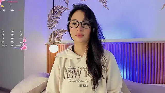 Valleriie  online show from January 16, 2:43 pm