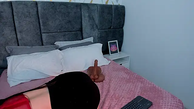 Astrid Velle online show from February 4, 3:23 am