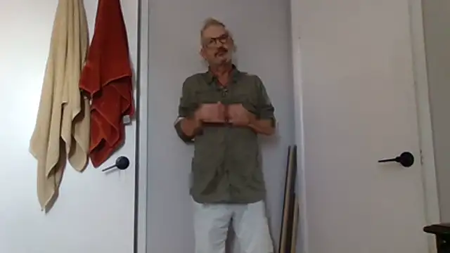 FoxnMouse online show from October 21, 2:29 pm