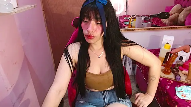 Snapshot of IVET_CUTE1 chatting on June 8, 1:28 am IVET CUTE1 online show from June 8, 1:28 am