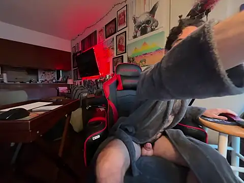 Snapshot of Pupscritch chatting on February 17, 2:57 pm Pupscritch online show from February 17, 2:57 pm