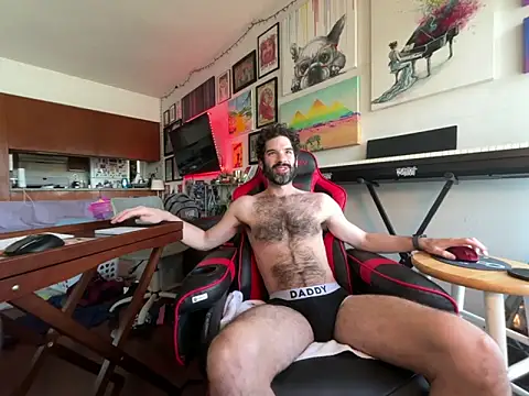 Snapshot of Pupscritch chatting on February 18, 7:32 pm Pupscritch online show from February 18, 7:32 pm