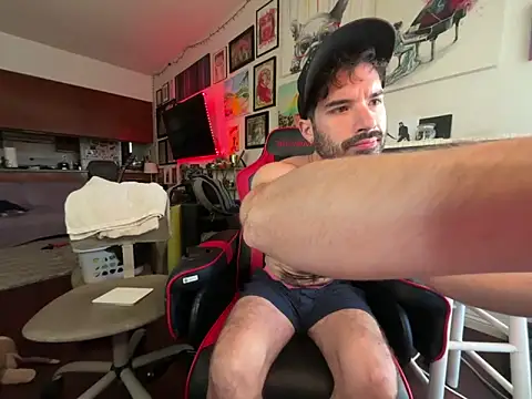 Snapshot of Pupscritch chatting on March 19, 3:16 pm Pupscritch online show from March 19, 3:16 pm