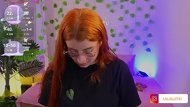 Snapshot of Naomy_tay1 chatting on September 21, 3:19 am Naomy tay1 online show from September 21, 3:19 am