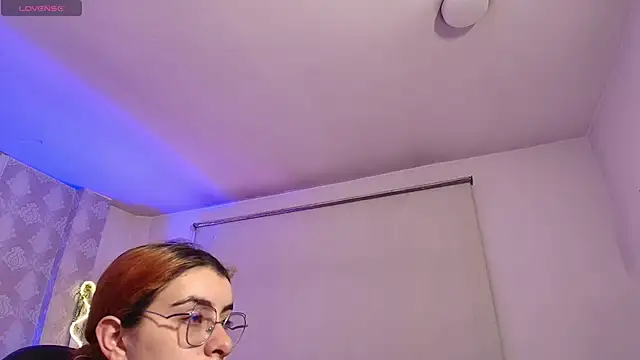 Naomy tay1 online show from December 23, 3:37 am