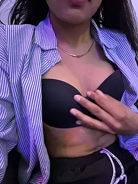 Snapshot of modelnishu chatting on October 27, 12:47 am modelnishu online show from October 27, 12:47 am