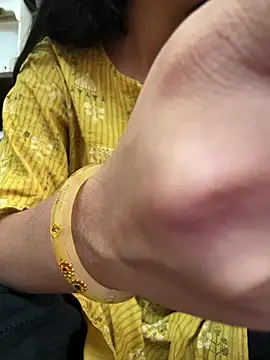 modelnishu online show from March 7, 9:39 am