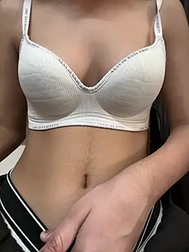 modelnishu online show from May 3, 3:12 am