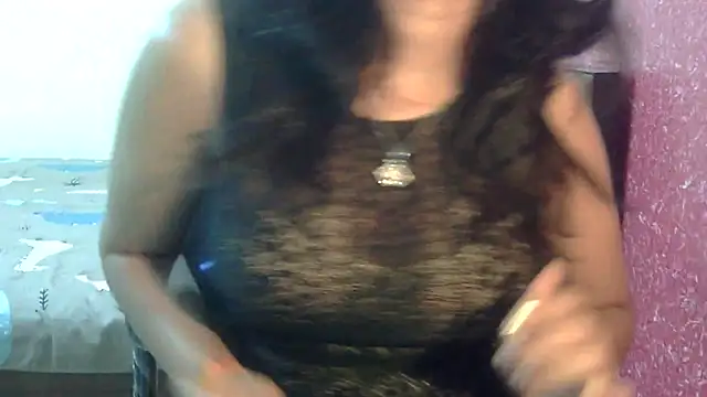 Snapshot of SONIYA_47 chatting on May 3, 9:37 am SONIYA 47 online show from May 3, 9:37 am