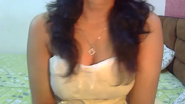 Snapshot of SONIYA_47 chatting on May 8, 3:39 pm SONIYA 47 online show from May 8, 3:39 pm