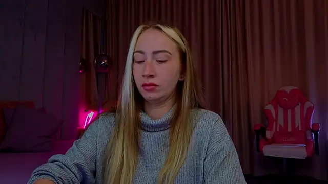 Snapshot of Reina_Cummings chatting on October 8, 6:22 am Reina Cummings online show from October 8, 6:22 am