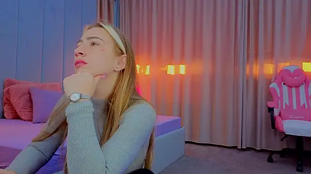 Snapshot of Reina_Cummings chatting on October 19, 6:03 am Reina Cummings online show from October 19, 6:03 am