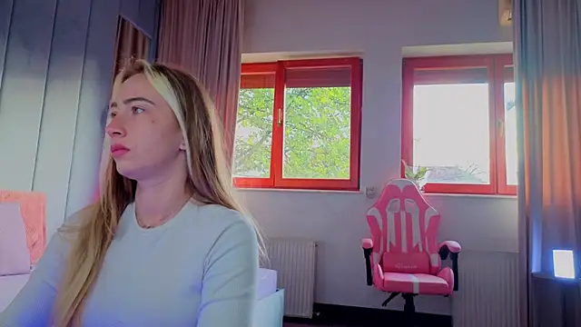 Snapshot of Reina_Cummings chatting on October 25, 5:48 am Reina Cummings online show from October 25, 5:48 am