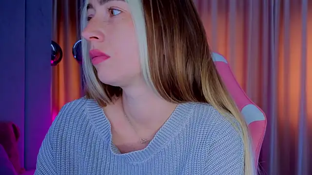 Snapshot of Reina_Cummings chatting on October 28, 6:39 am Reina Cummings online show from October 28, 6:39 am