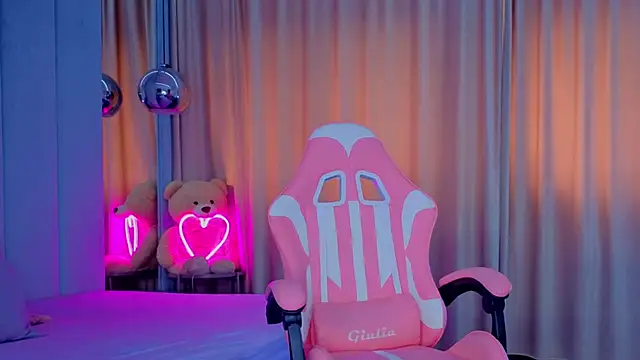 Snapshot of Reina_Cummings chatting on November 5, 6:46 am Reina Cummings online show from November 5, 6:46 am