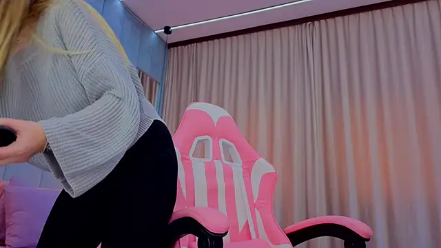 Reina Cummings online show from November 7, 7:19 am