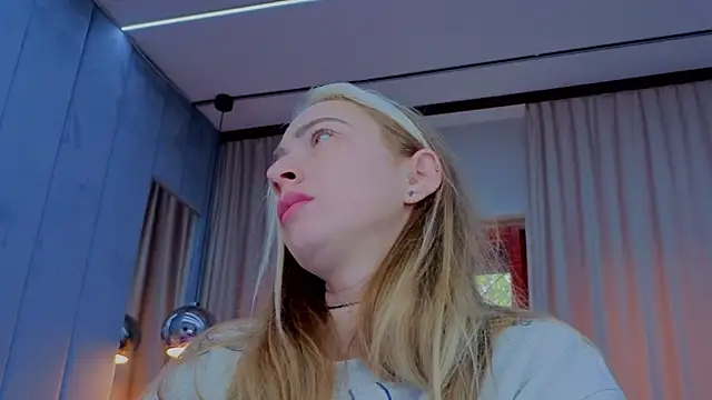 Reina Cummings online show from November 14, 7:29 am