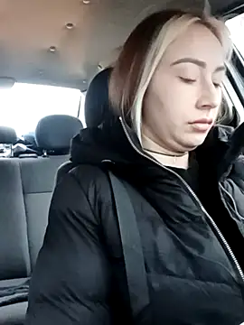 Reina Cummings online show from November 19, 6:02 am