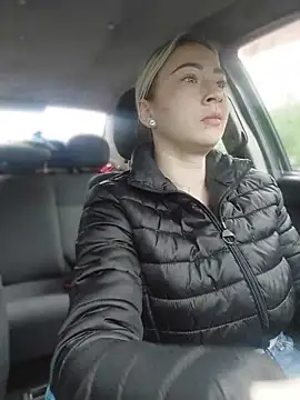 Reina Cummings online show from May 10, 5:01 am