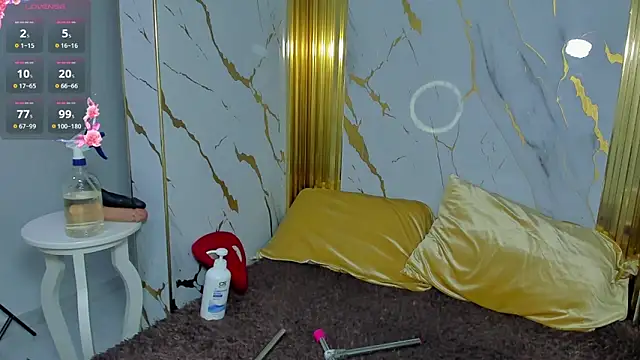 Snapshot of megann__up chatting on October 6, 8:34 am megann up online show from October 6, 8:34 am