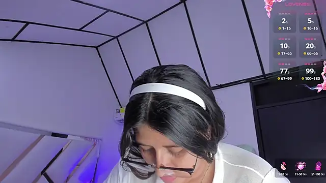 Snapshot of megann__up chatting on October 9, 3:26 am megann up online show from October 9, 3:26 am