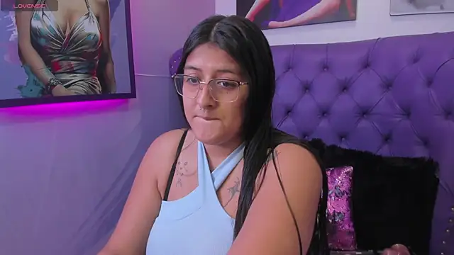 Snapshot of megann__up chatting on February 19, 11:17 am megann up online show from February 19, 11:17 am