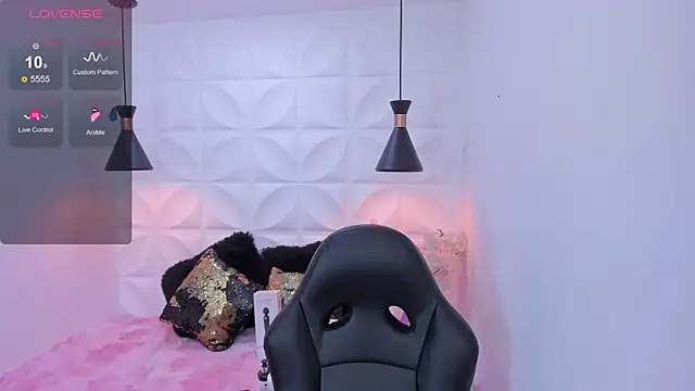 Snapshot of megann__up chatting on March 13, 3:35 am megann up online show from March 13, 3:35 am