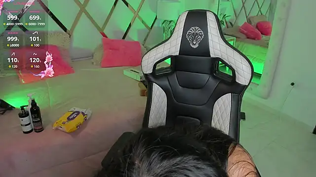 Snapshot of megann__up chatting on March 18, 3:31 am megann up online show from March 18, 3:31 am