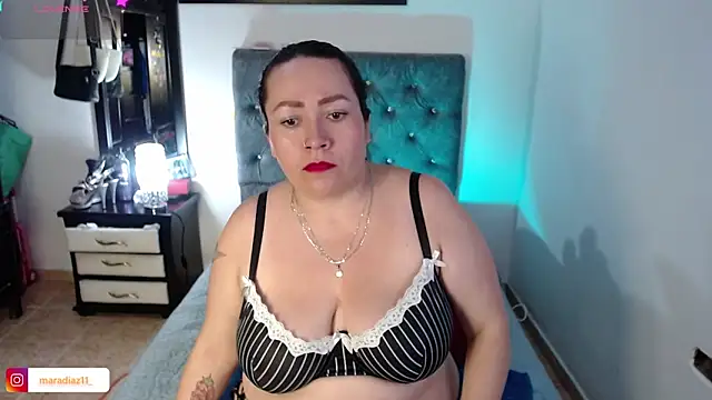 MaraDiaz11 online show from May 5, 10:51 pm