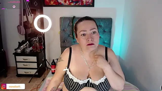 MaraDiaz11 online show from May 19, 8:59 pm