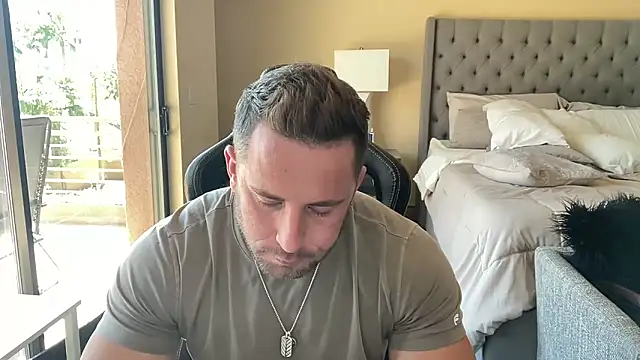 brettmycles28 online show from September 12, 6:41 pm