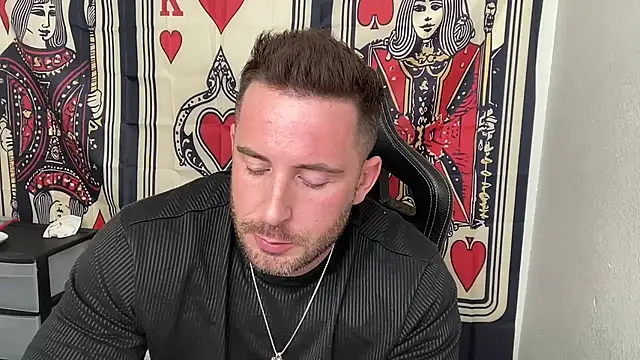 brettmycles28 online show from November 14, 5:44 pm