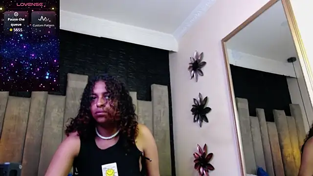 MisRoos online show from May 2, 2:11 pm
