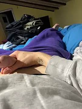 Snapshot of Porco_assetato chatting on February 2, 7:34 pm Porco assetato online show from February 2, 7:34 pm