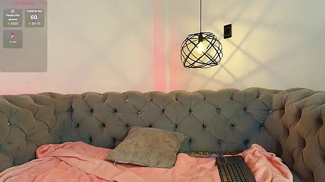 Snapshot of KhloeJohnson chatting on September 24, 7:06 pm KhloeJohnson online show from September 24, 7:06 pm