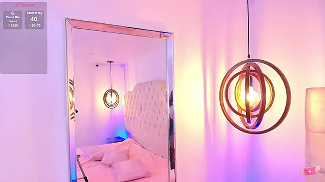 Snapshot of KhloeJohnson chatting on October 15, 8:09 pm KhloeJohnson online show from October 15, 8:09 pm