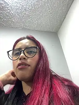 Snapshot of KhloeJohnson chatting on October 23, 3:28 am KhloeJohnson online show from October 23, 3:28 am