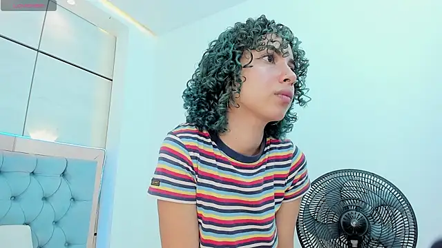 Snapshot of lis_rous chatting on October 21, 4:13 am lis rous online show from October 21, 4:13 am