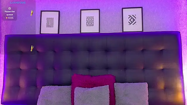 Snapshot of Sharonevanss_ chatting on May 8, 8:14 pm Sharonevanss online show from May 8, 8:14 pm