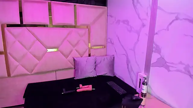 Snapshot of Allisonts69 chatting on March 16, 1:22 am Allisonts69 online show from March 16, 1:22 am