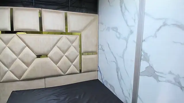 Snapshot of Allisonts69 chatting on March 18, 1:53 am Allisonts69 online show from March 18, 1:53 am