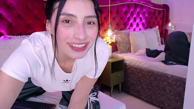 Snapshot of ZaraGold chatting on February 22, 9:24 pm ZaraGold online show from February 22, 9:24 pm