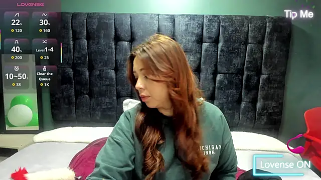 Snapshot of Isa_Thompson__ chatting on October 15, 3:17 am Isa Thompson   online show from October 15, 3:17 am