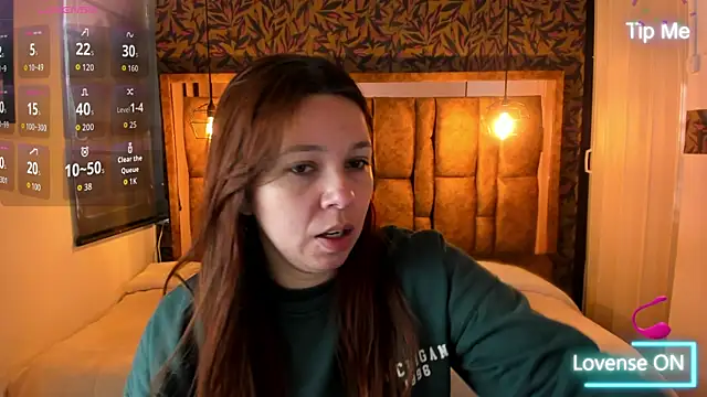 Snapshot of Isa_Thompson__ chatting on October 21, 11:55 am Isa Thompson   online show from October 21, 11:55 am