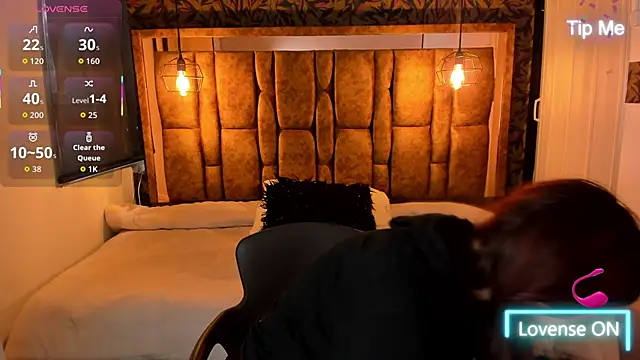 Snapshot of Isa_Thompson__ chatting on October 25, 12:02 pm Isa Thompson   online show from October 25, 12:02 pm